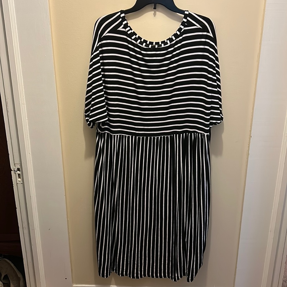 Black and white striped dress size 4x